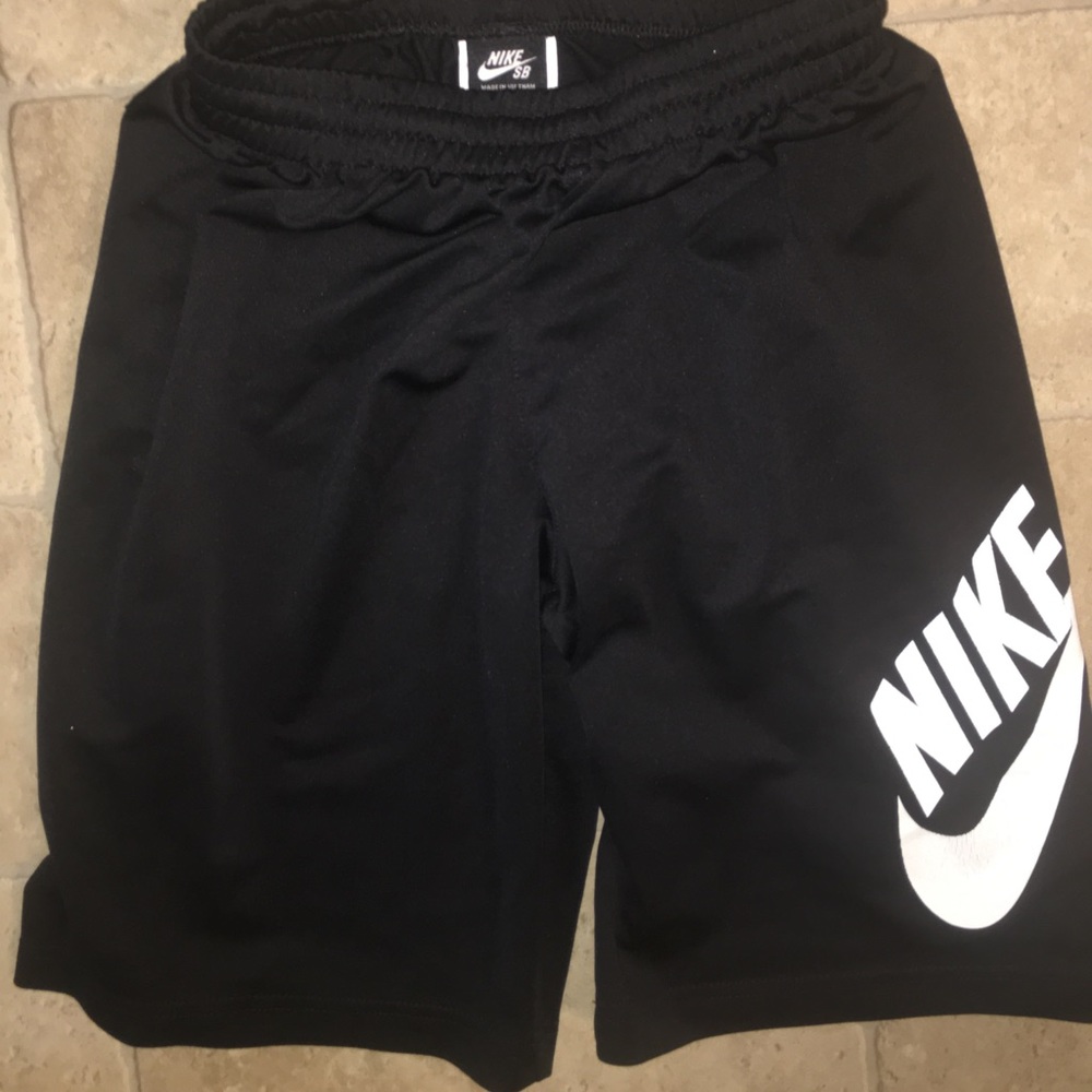 Nike SB Athletic Shorts, Medium 10-12 Year Old.